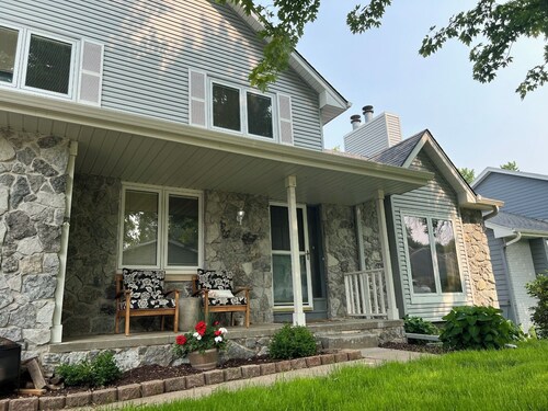 Spacious 5-bedroom house with WiFi, AC in charming Bellevue