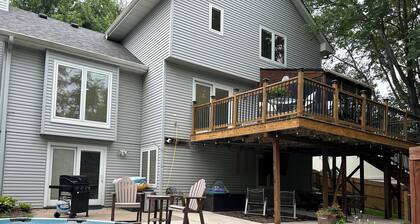 Spacious 5-bedroom house with WiFi, AC in charming Bellevue