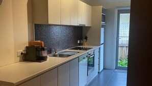茶具/咖啡用具、冰箱、微波炉、烤箱