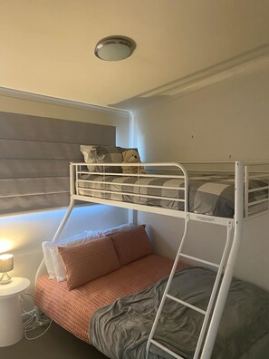 2 habitaciones, tabla de planchar con plancha y wifi gratis