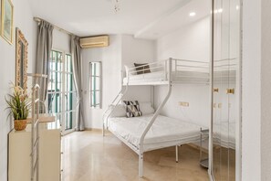 2 dormitorios, tabla de planchar con plancha, wifi gratis y ropa de cama