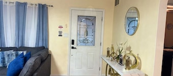 Charming 3-bedroom  2 bathroom home in brilliant Winter Haven,pet friendly, WiFi