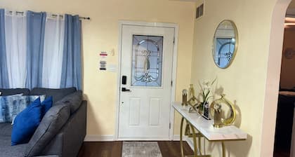 Charming 3-bedroom 2 bathroom home in brilliant Winter Haven,pet friendly, WiFi