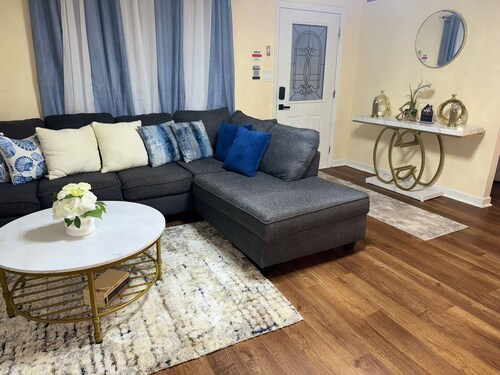 Charming 3-bedroom 2 bathroom home in brilliant Winter Haven,pet friendly, WiFi