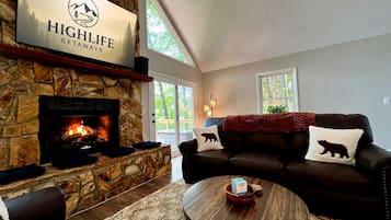 Chimenea y libros