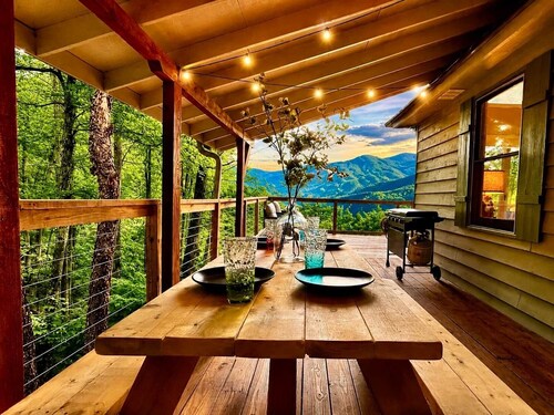 Above the Clouds Cabin, Your luxury mountain retreat