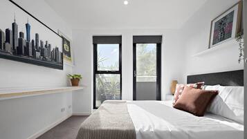 2 bedrooms, desk, iron/ironing board, WiFi