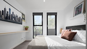 2 bedrooms, desk, iron/ironing board, WiFi