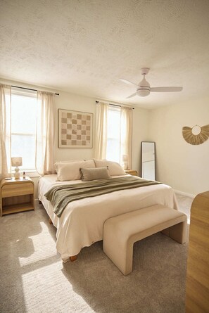 3 soveværelser, skrivebord, strygejern/strygebræt, weekendseng