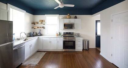 NEW 3BR/2.5BA • Prime Area 2 min to Zoo/Old Market, King Ensuite, + Free Parking