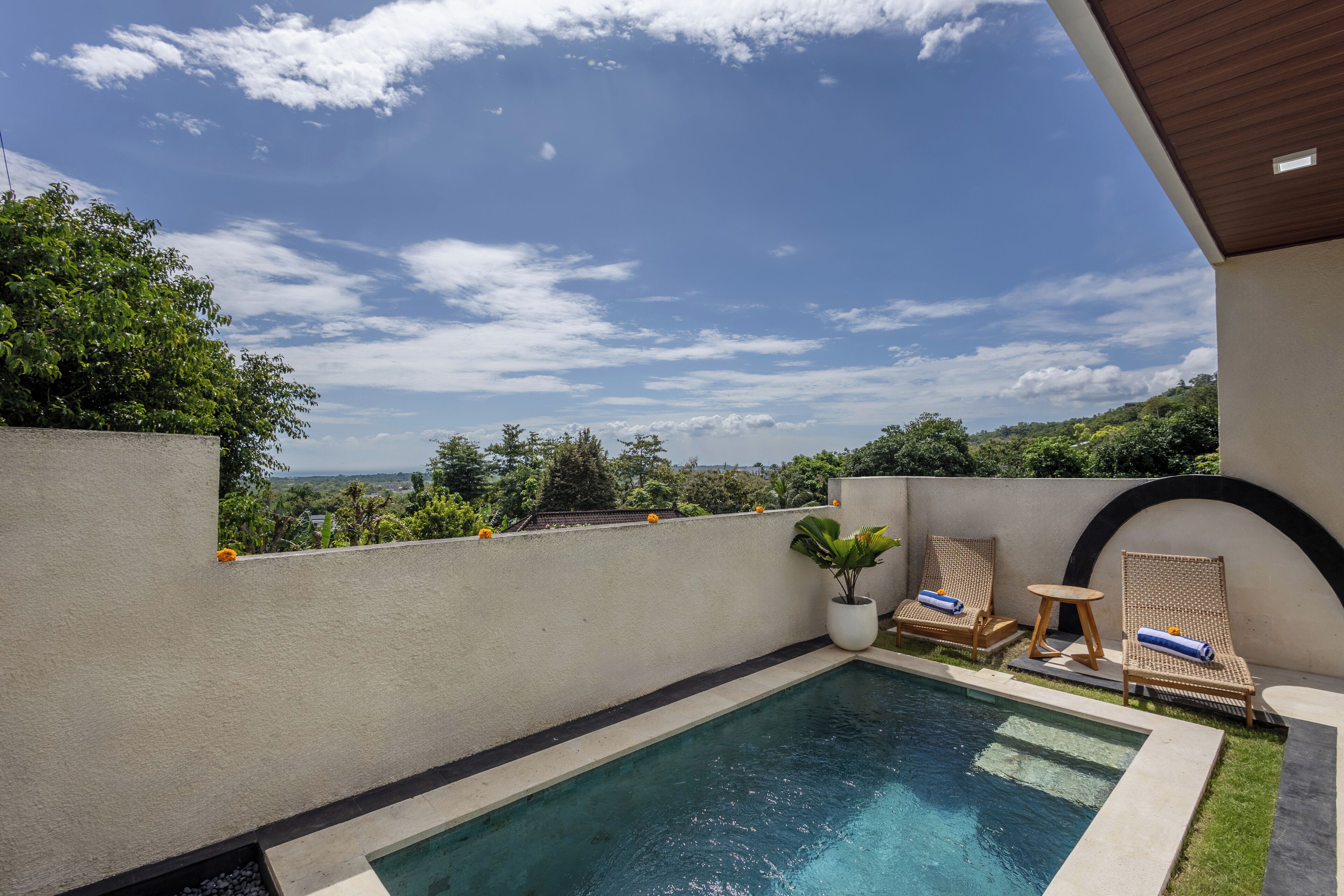 حمام سباحة