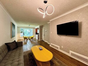 Executive Villa | Living area - The Cozy Crescent Comforts Stay (Richmond Hill)