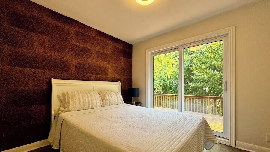 The Cozy Crescent Comforts Stay