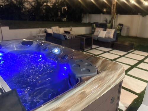 Coconut Trail Resort, Hot Tub, sleeps 14, free early check in option