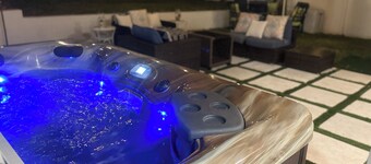 Coconut Trail Resort, Hot Tub, sleeps 14, free early check in option