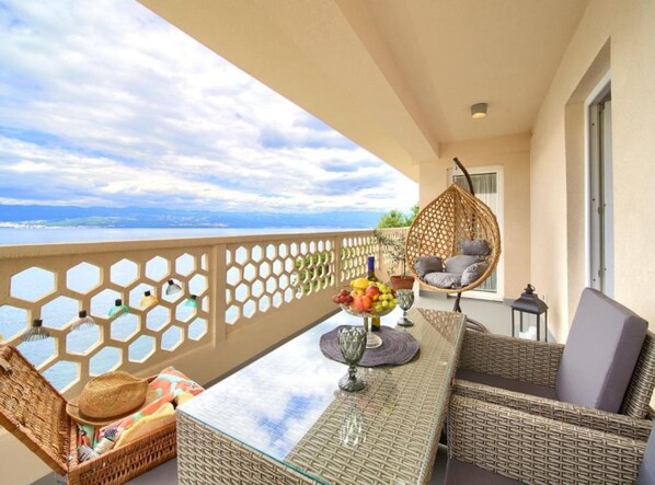 Lejlighed (One-Bedroom Apartment With Terrace An) | Balkon