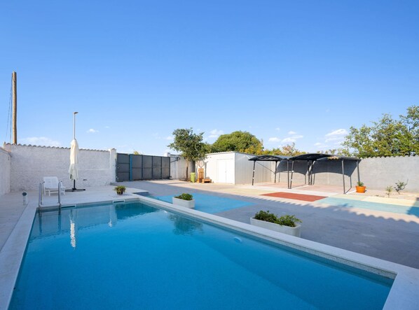 Hus (Holiday Home Eros) | Basseng
