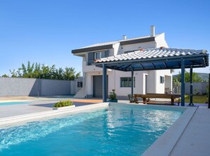 Huis (Holiday Home Eros) | Zwembad