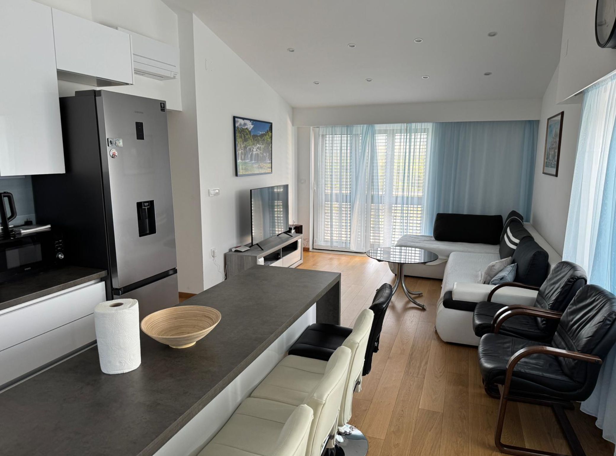 House (Holiday Home Eros) | Living room | 32-inch flat-screen TV with satellite channels