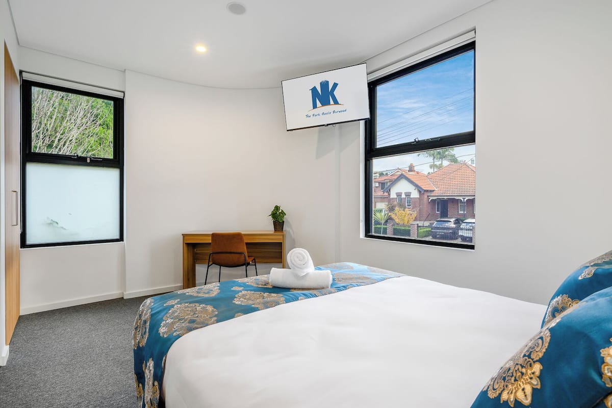 Chambre Confort, 1 grand lit | Surmatelas, articles gratuits dans le mini-bar