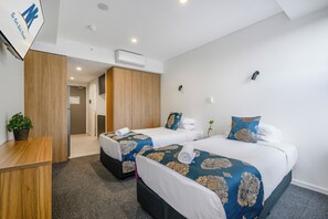 Comfort Double or Twin Room | Pillowtop beds, free minibar, in-room safe, desk - THE PARK OASIS BURWOOD (Burwood)