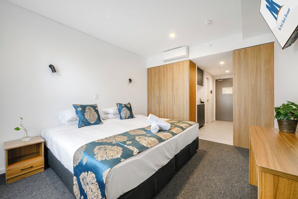 Superior Room, 1 King Bed