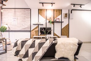 Premium Double Room, City View | Bathroom | Hair dryer, bidet, towels, soap