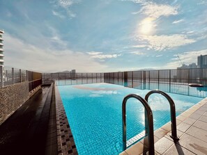 15 outdoor pools