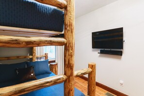 3 bedrooms, free WiFi, bed sheets