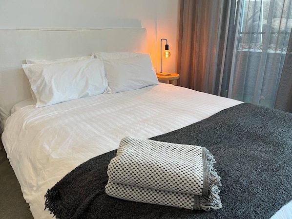 1 غرفة نوم ومكواة/لوح كي وواي فاي وملاءات أسرّة