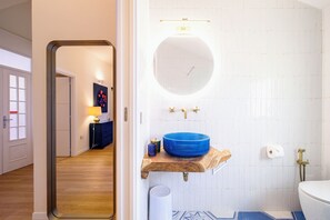Shower, eco-friendly toiletries, hair dryer, bidet - Luxury Penthouse in the historic center of Olbia (Olbia)