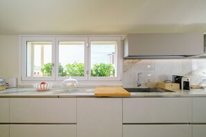 Fridge, microwave, oven, stovetop