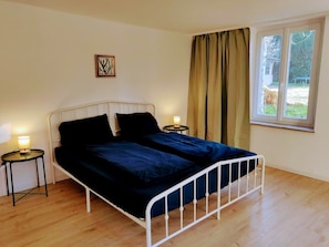 13 bedrooms, WiFi, bed sheets