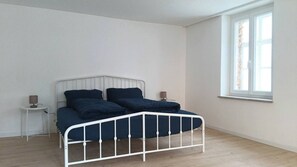 13 bedrooms, WiFi, bed sheets - Spacious property 13 bedrooms for 30 pers in the magnificent Vosges alsaciennes (Fellering)
