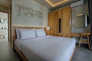 3 bedrooms, desk, WiFi, bed sheets