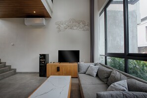 Smart TV - Villa Palaia, at the hearth of Canggu (Bali)