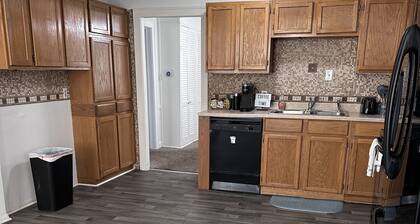 Quiet area close to downtown! 3 bedroom 2 bath sleeps 7!