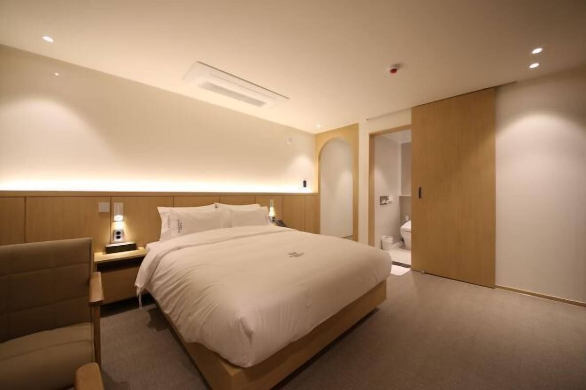 Premium bedding, free WiFi, bed sheets