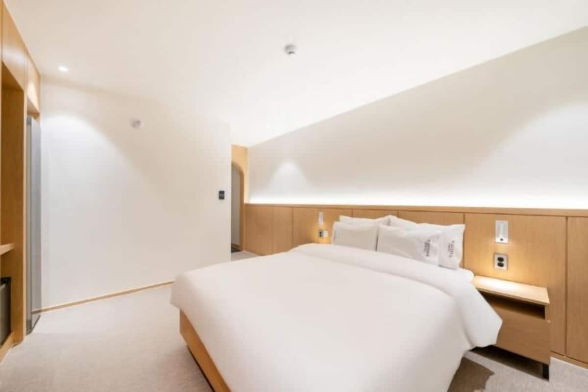 Premium bedding, free WiFi, bed sheets