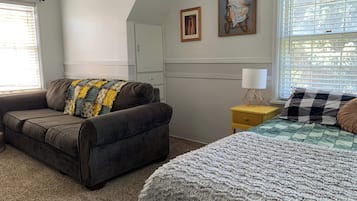2 bedrooms, iron/ironing board, travel cot, WiFi