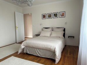 3 chambres, fer et planche à repasser, Wi-Fi, draps fournis