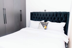 2 habitaciones, tabla de planchar con plancha, wifi y ropa de cama