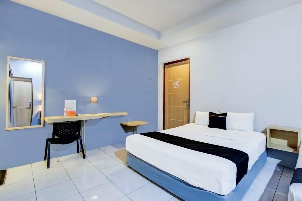 Escritorio, wifi gratis, ropa de cama