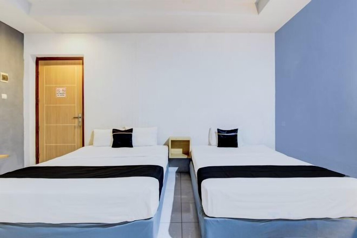 Escritorio, wifi gratis, ropa de cama