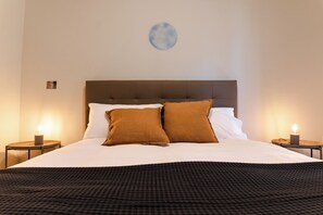 1 bedroom, travel cot, WiFi, bed sheets