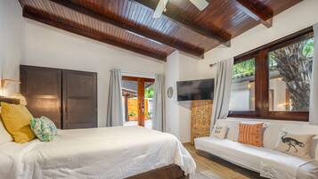 5 bedrooms, iron/ironing board, WiFi, bed sheets