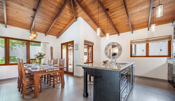 Dining - 3BR villa + 2 casitas w/ kitchenettes + Pool  w/ an outdoor kitchen (Playa Langosta)