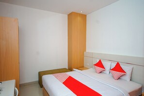 Deluxe Double Room | Desk, free WiFi, bed sheets