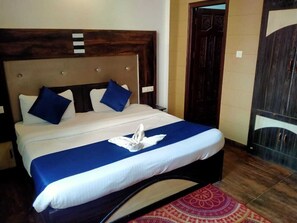 Deluxe kamer | Een bureau, gratis wifi