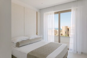 8 soverom, skrivebord, strykejern/-brett og reiseseng for barn